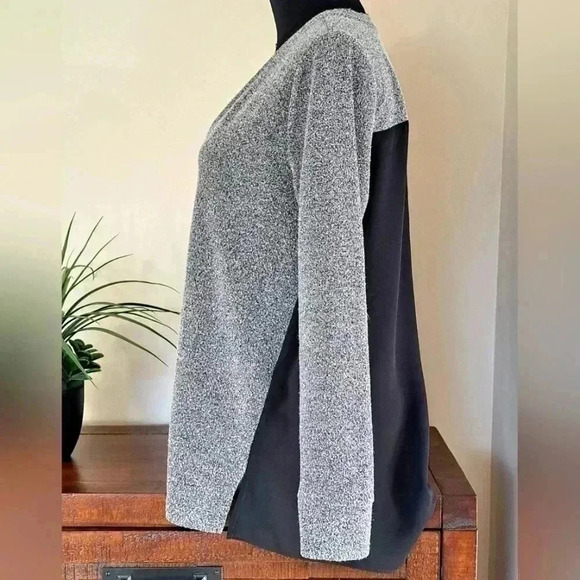 ❤️ Joe Fresh Long Sleeved V-neck Top Women's Small Grey and  Black Knit - Picture 3 of 14